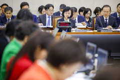국회 복지위, 김승원 '식약처 청탁' 공방…與 "정치공세" 野 "증인 거부"(종합) 