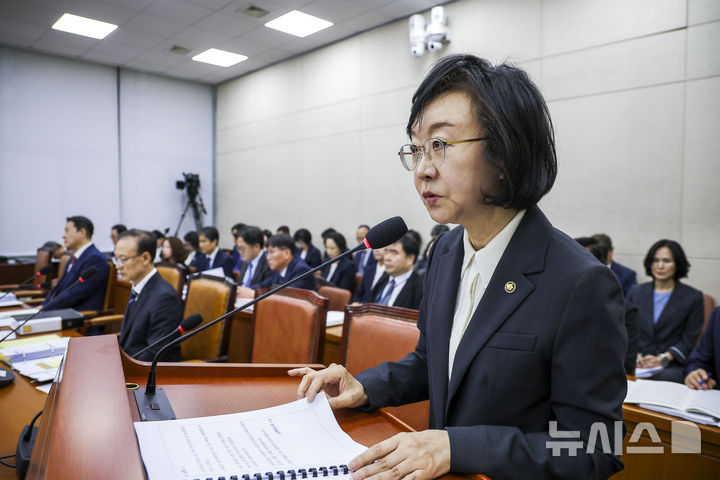 계속되는 제넨셀 의혹…식약처장 "신뢰 회복 위해 고민"