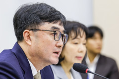 총리실 "특정기업 고려 없었다"…네이버 '두나무 인수 특혜' 의혹 일축