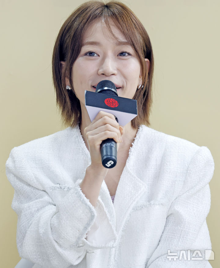 인사말 하는 김슬기