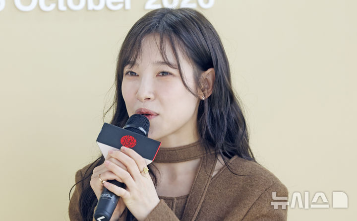 부국제 아주담담 참석한 김아영