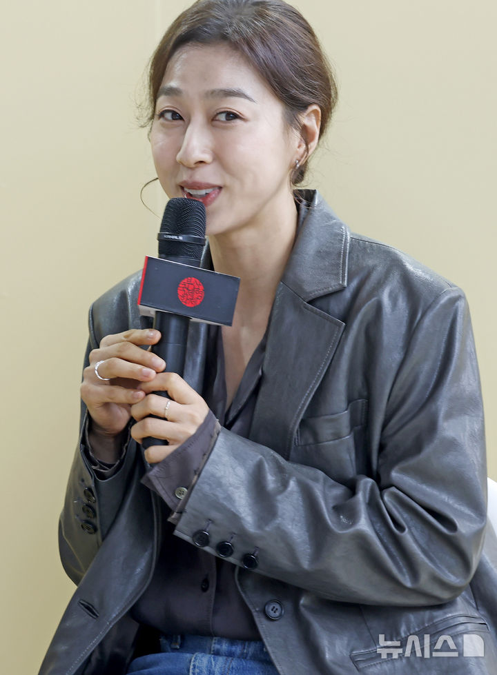 인사말 하는 박지연