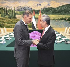 中왕이, UAE에 중동 안정 당부…"평화적 결단력 유지해야"
