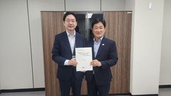 류경완 남해군수, 국비 확보 총력…중앙 정치권 잇단 방문