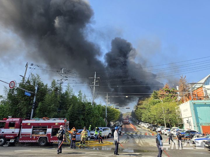 울산 울주군 화재 현장 검은 연기