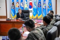 국방장관, 광주 제1전비 방문 "확고한 영공 대비태세·군공항 이전 완수" 당부