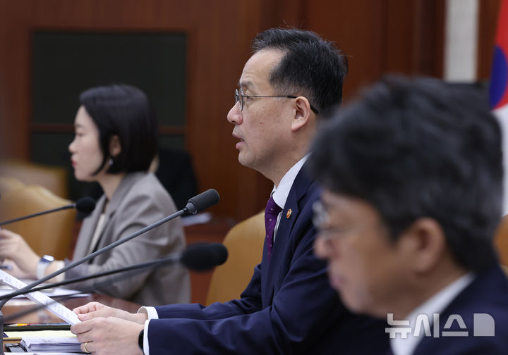 이형일 부총리, 비상경제본부회의 주재