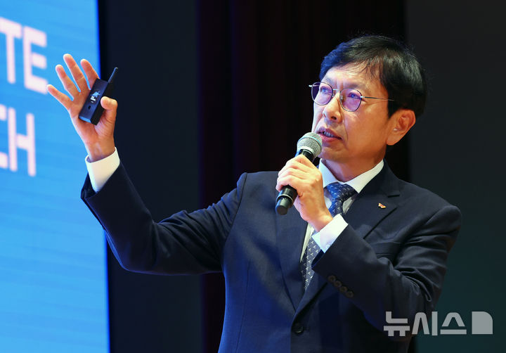 안현 사장, 'AI 시대, 메모리 혁신의 방향을 묻다' 기조강연