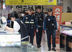 "음악 줄이고 호신용품 검색"…흉기난동에 시민 공포↑