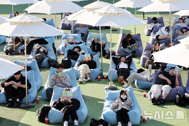 스마트폰 잠시 내려놓고 가을독서