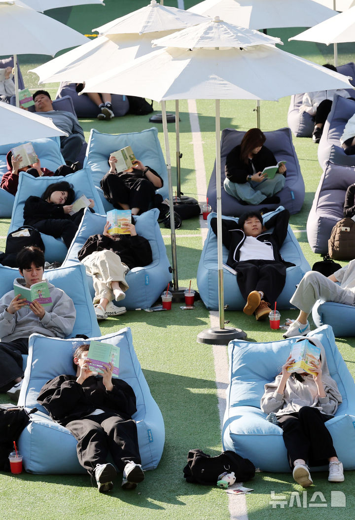 스마트폰 잠시 내려놓고 가을독서
