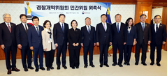 경찰개혁위원회 민간위원 위촉식 기념촬영