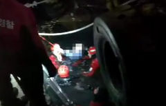 발 헛디뎌 부산 앞바다에 빠진 70대 구조