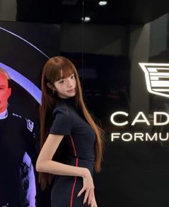 장원영, 싱가포르서 화려한 비주얼…과거 밝힌 '체중 관리' 비법