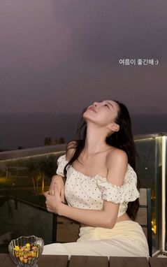 이솔이, 루프탑서 뽐낸 슬림 몸매…비결은 꾸준한 홈트?
