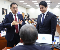 과방위, 與 주도로 이관섭 전 靑 비서실장 국감 증인 채택…한상혁은 부결(종합)