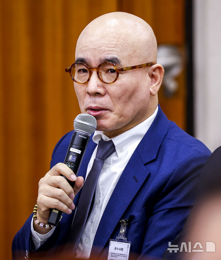 답변하는 박마루 장애인기업종합지원센터 이사장
