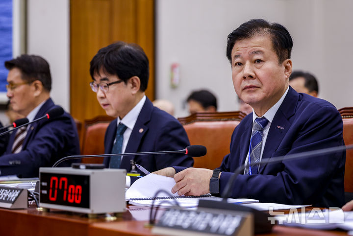중진공 이사장, 국정감사 출석