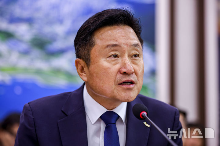 답변하는 최인호 주택도시보증공사 사장