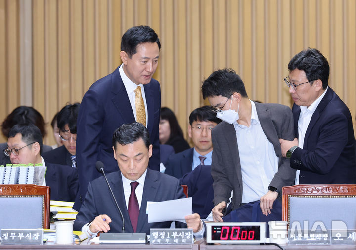 국정감사 참석하는 오세훈 서울시장