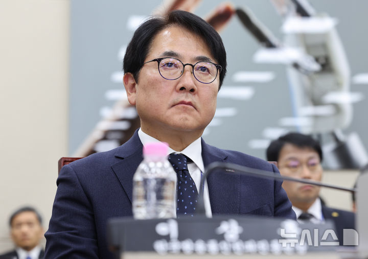 국정감사 출석한 이상훈 한국방송통신전파진흥원장