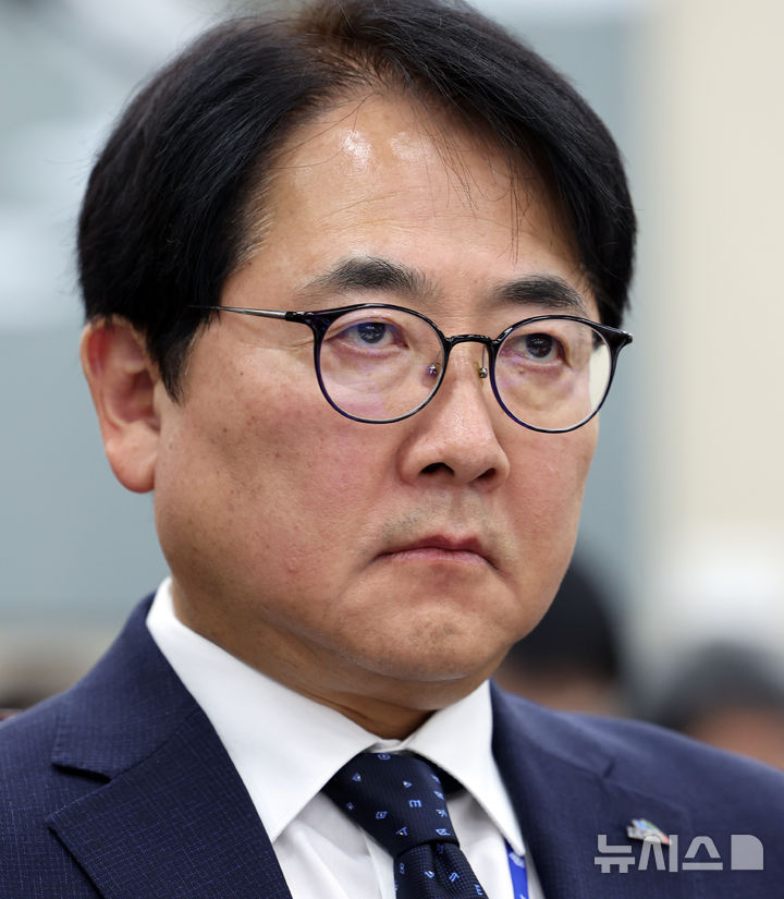 국정감사 출석한 이상훈 한국방송통신전파진흥원장
