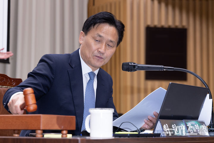 與김영진 "신천지 문제, 당내서 처리해야…사법영역 조사, 타당하지 않아"