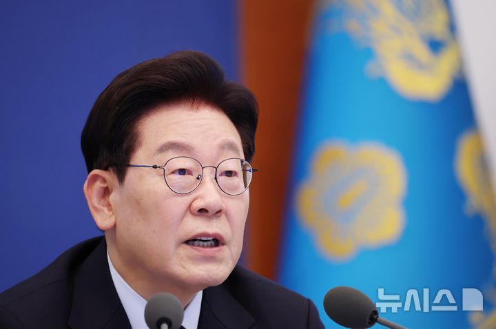 이재명 대통령, "국민주권정부 내일 출범 500일…낮은 자세로 국민 삶 살필 것" [뉴시스Pic]