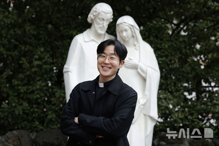 '춤추는 사제' 이창민 신부 "챌린지·릴스로 청소년과 소통"[문화人터뷰]