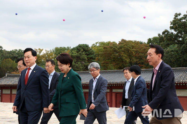 野 문체위, 세운 4구역 재개발 관련 종묘서 국정감사 현장 시찰 [뉴시스Pic]