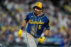 밀워키, NLCS 4승 전승으로 44년 만에 WS 진출…다저스 3연패 무산