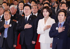 이 대통령 "부마항쟁·5·18, 헌법에 담아야"…부마항쟁 기념사 중 '울먹'