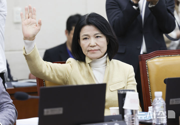 與주도 '이진숙 국감 제척' 헌재서 제동…효력정지 일부 인용