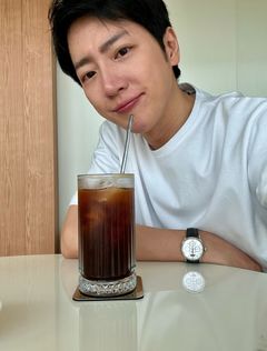 이상엽, 카페서 생존 신고…"걱정들 하셔서"