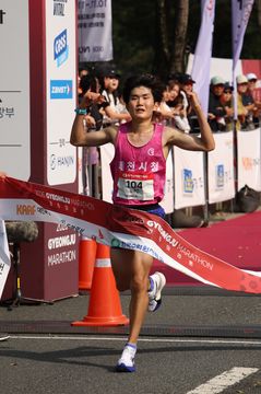 김홍민, 경주국제마라톤 우승…김가이는 국내 女 '정상'