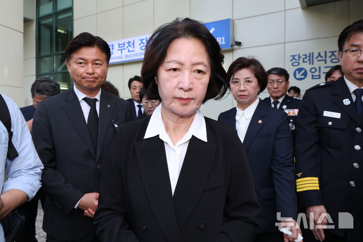 추미애, 순직 소방관 빈소 조문… '재정 빨대' 발언 사과[뉴시스Pic]
