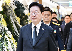 이 대통령, 부천 공장 화재 순직 소방관 조문…옥조근정훈장 추서