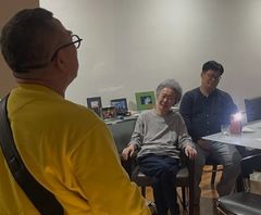 윤여정 팔순 잔치 열렸다…"우리끼리 조촐하게 치렀다"