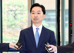 도어스테핑 하는 김지용 중수청장