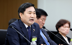 강원랜드 사장 "부적절한 언행으로 국감 물의 송구하다"