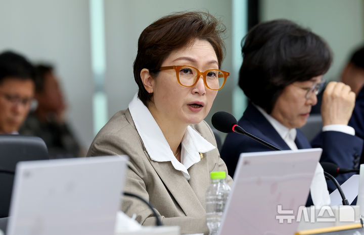 與 이언주, '소방관 국가지원 확대법' 발의…"인건비 80% 이상 국가 부담"