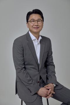20년 넘게 모신 '회장님'…어느날 아버지가 됐다