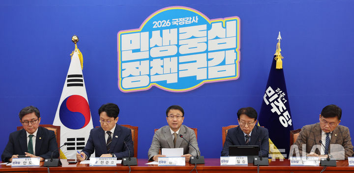 與, '가상자산 과세 추가 유예' 논의 방침…"과세 형평성·예측 가능성 챙길 것"