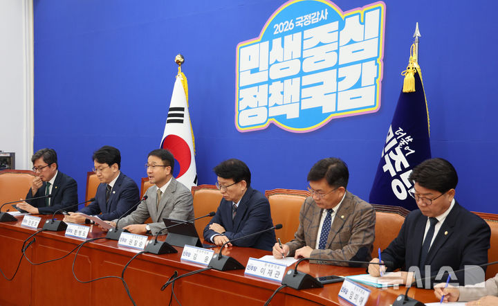 與, 노동특례 포함·미포함 '초광역특구법' 마련…"병합 심사 예정"(종합)