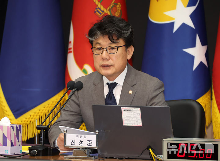진성준 국방위원장, 美 비자 뒤늦게 발급…野 "외교적 망신" 與 "비굴한 사대주의"(종합)