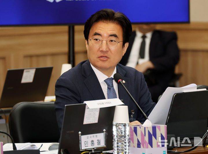 與 "브런슨 사령관 영토주권 훼손 발언에 강한 유감"