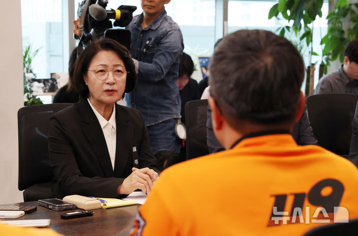 진중권 "민주당, 추미애 징계 부담스러워 부승찬만 걸고넘어져"