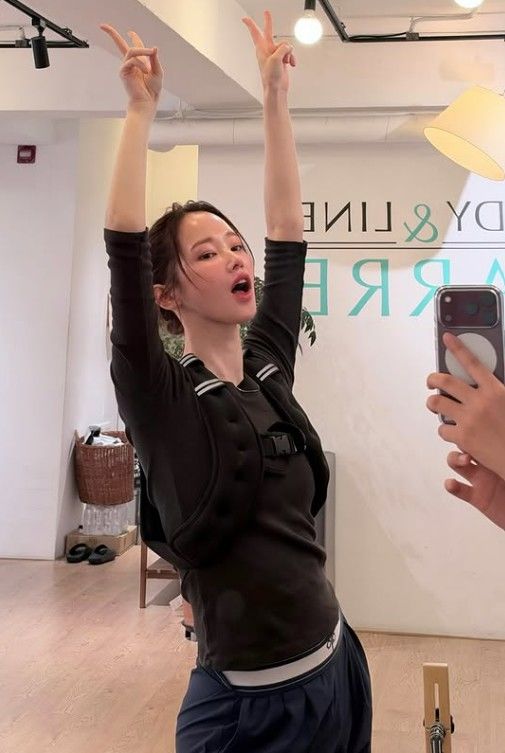 전종서, 운동복 입고 포착…체형 교정에 집중