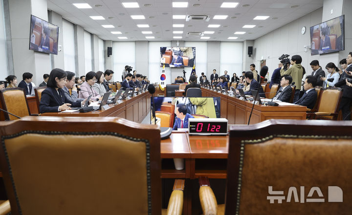 국회 운영위 청와대 국감…여야, 김현지 인사개입 의혹 등 격돌