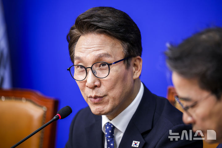김민석 "조희대 탄핵 요구 높아져…국민 설득 위한 조치 필요"